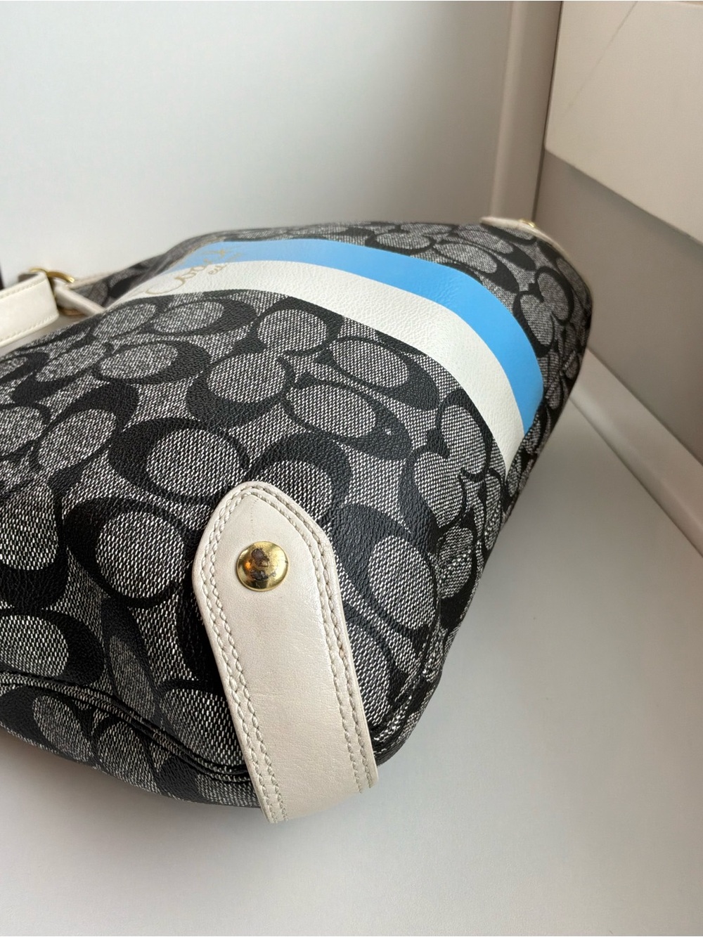 Vintage Coach Heritage Stripe Hobo (Style 13193) - Picture 5 of 16